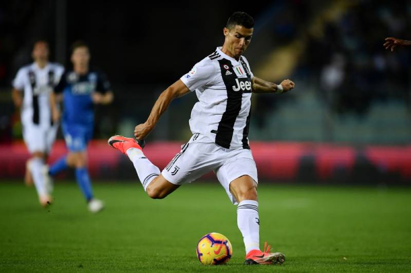 Tầm quan trọng của thể hình và chiều cao trong phong cách chơi bóng của Ronaldo